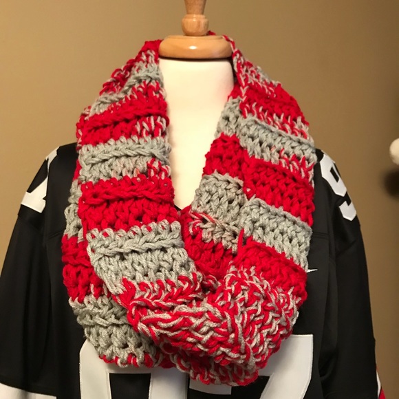 🆕Large Red/ Grey Infinity Scarf - Picture 2 of 4